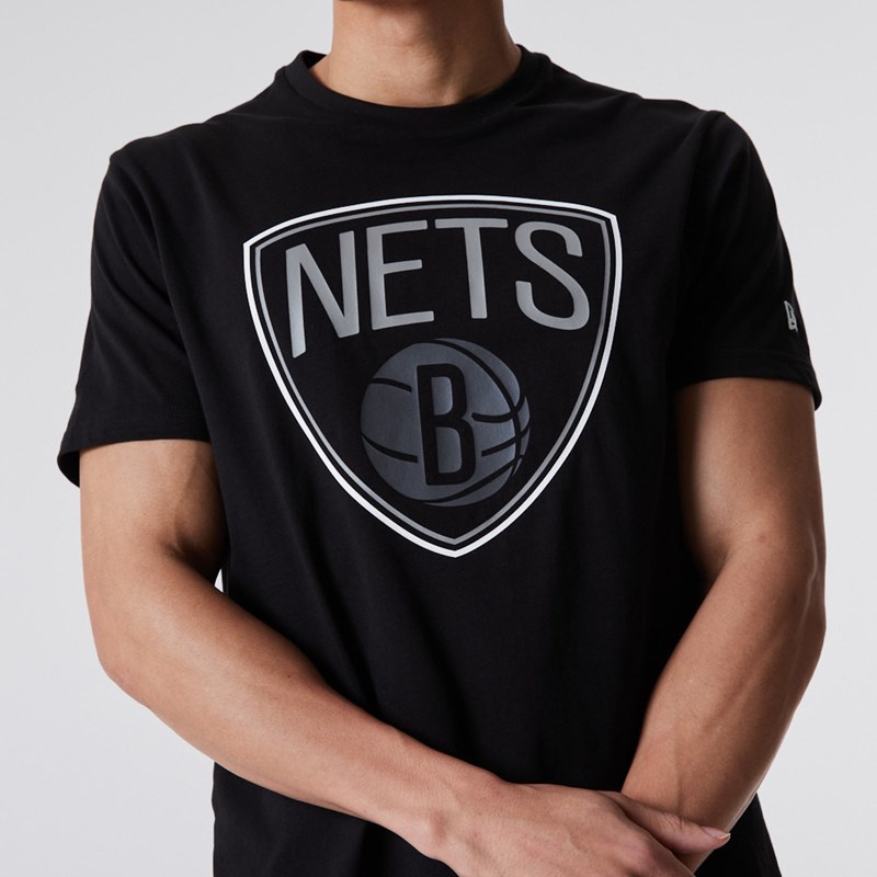 Black New Era Brooklyn Nets NBA Outline Logo T-Shirt | DKOW69125