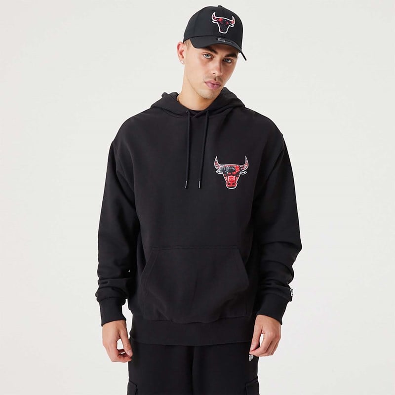 Black New Era Chicago Bulls NBA Infill Team Logo Pullover Hoodie | IAJR05937