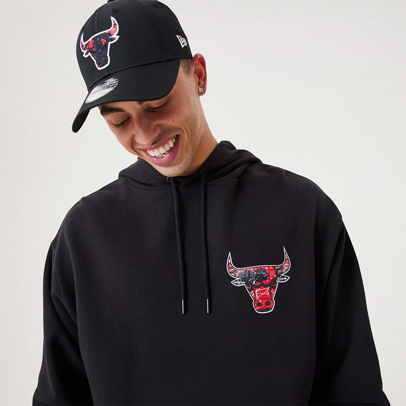 Black New Era Chicago Bulls NBA Infill Team Logo Pullover Hoodie | IAJR05937