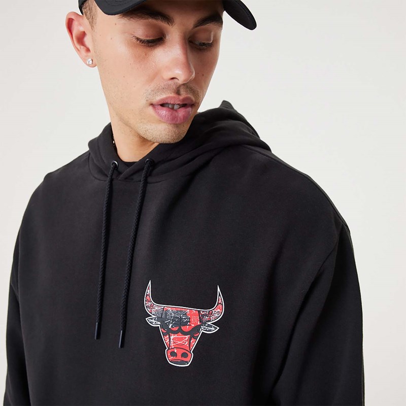 Black New Era Chicago Bulls NBA Infill Team Logo Pullover Hoodie | IAJR05937