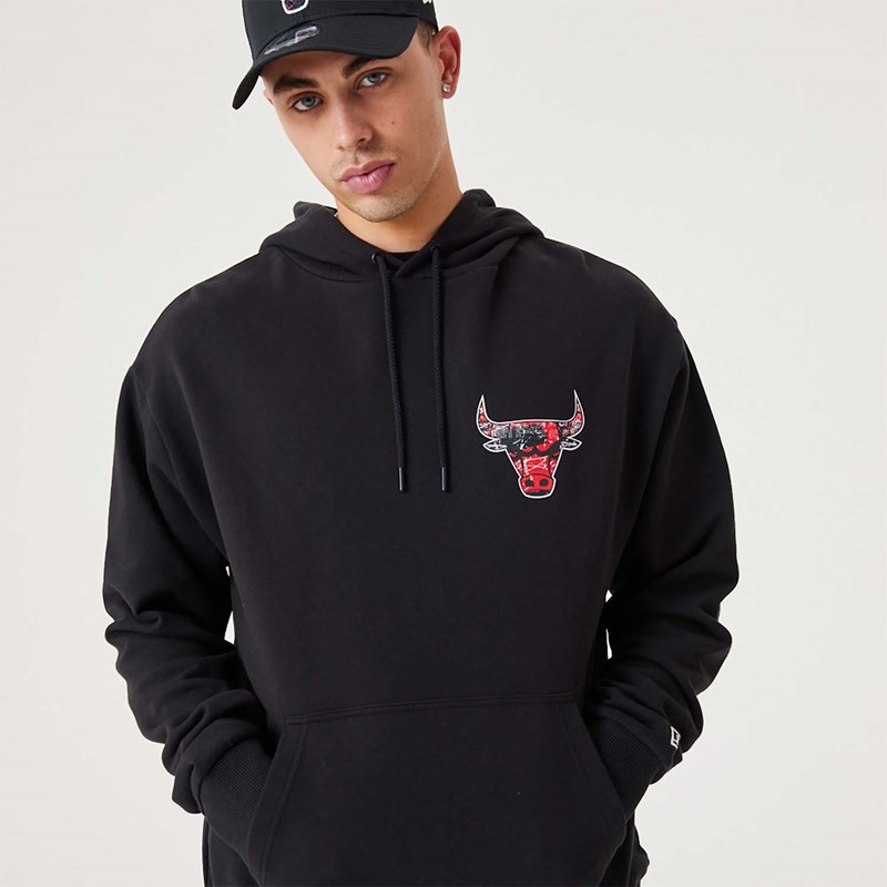 Black New Era Chicago Bulls NBA Infill Team Logo Pullover Hoodie | IAJR05937