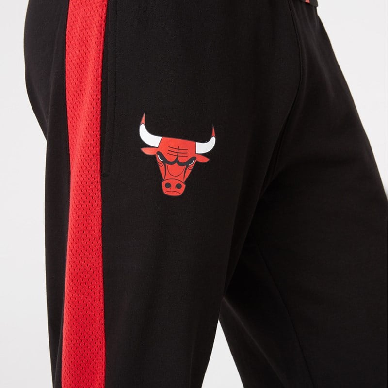 Black New Era Chicago Bulls NBA Team Logo Joggers | AUIV45802