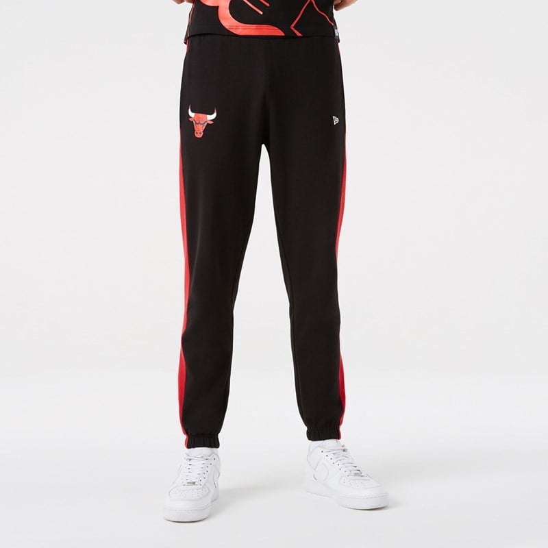 Black New Era Chicago Bulls NBA Team Logo Joggers | AUIV45802