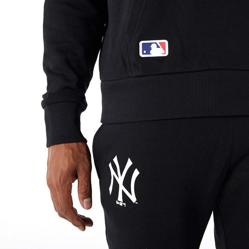 Black New Era New York Yankees Essentials Hoodie | JFVQ80752