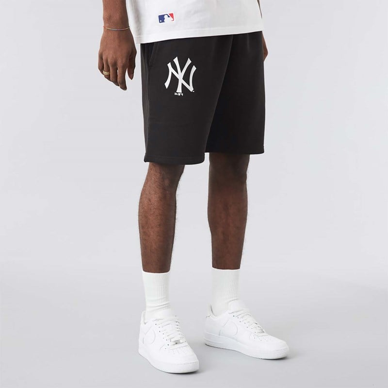 Black New Era New York Yankees Seasonal Shorts | EVQB70854