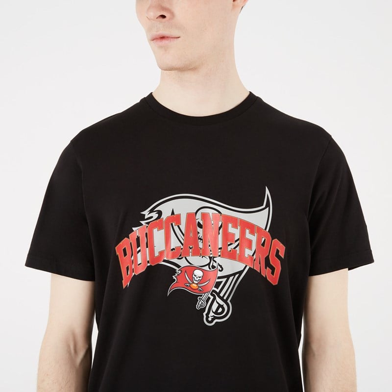 Black New Era Tampa Bay Buccaneers NFL Team Logo T-Shirt | AFNP48136