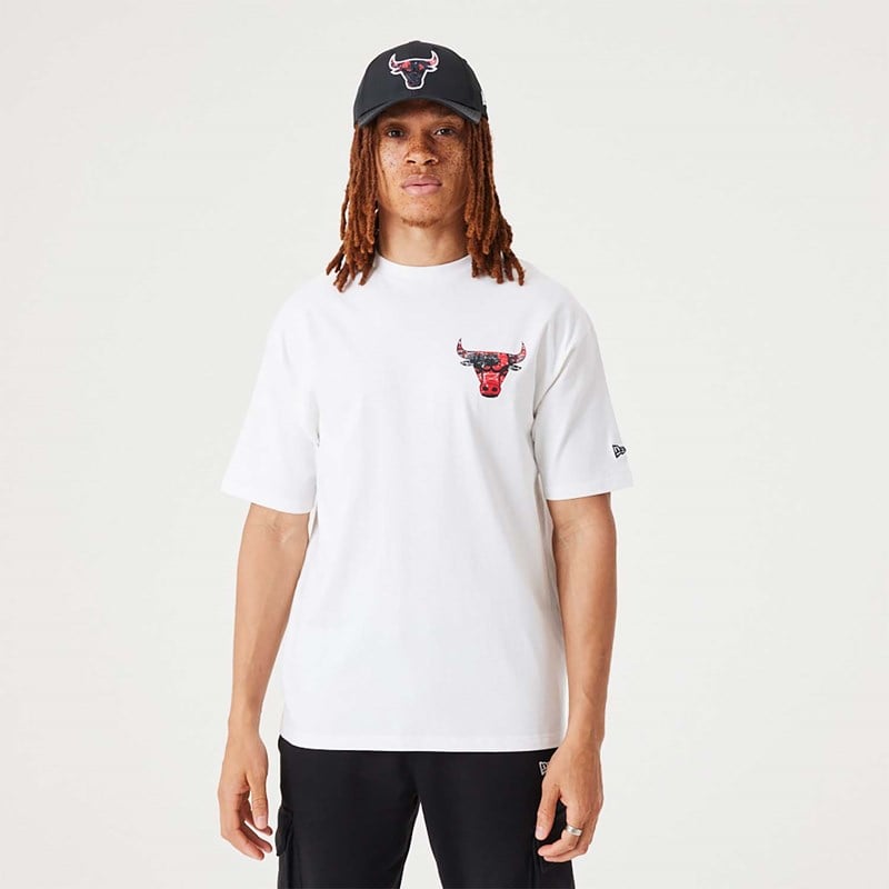 White New Era Chicago Bulls NBA Infill Team Logo Oversized T-Shirt | TSAE48329