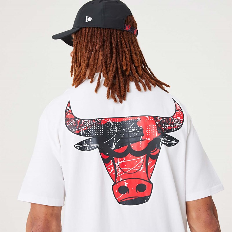 White New Era Chicago Bulls NBA Infill Team Logo Oversized T-Shirt | TSAE48329