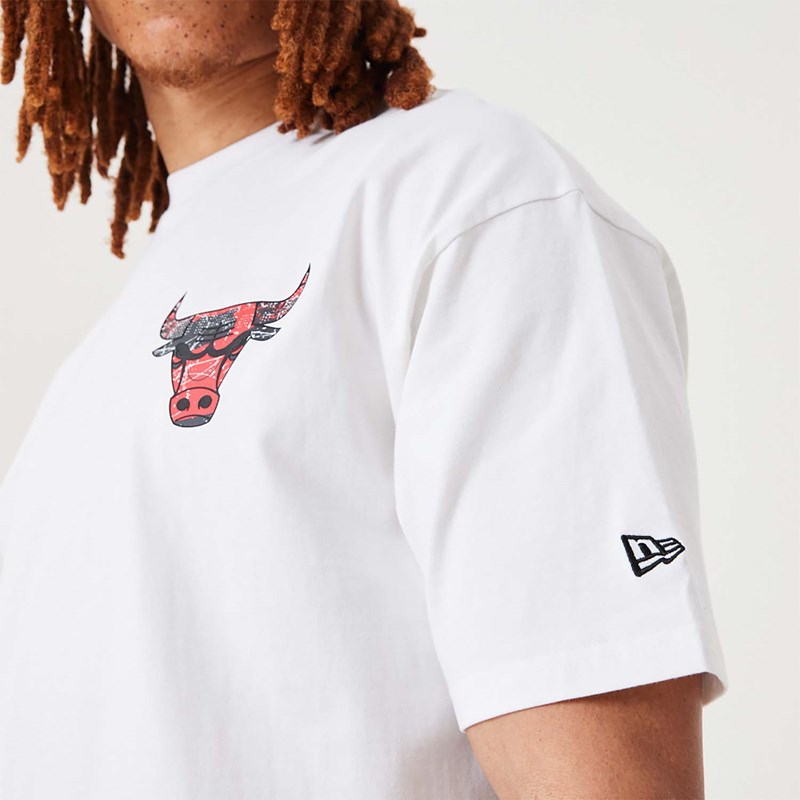 White New Era Chicago Bulls NBA Infill Team Logo Oversized T-Shirt | TSAE48329