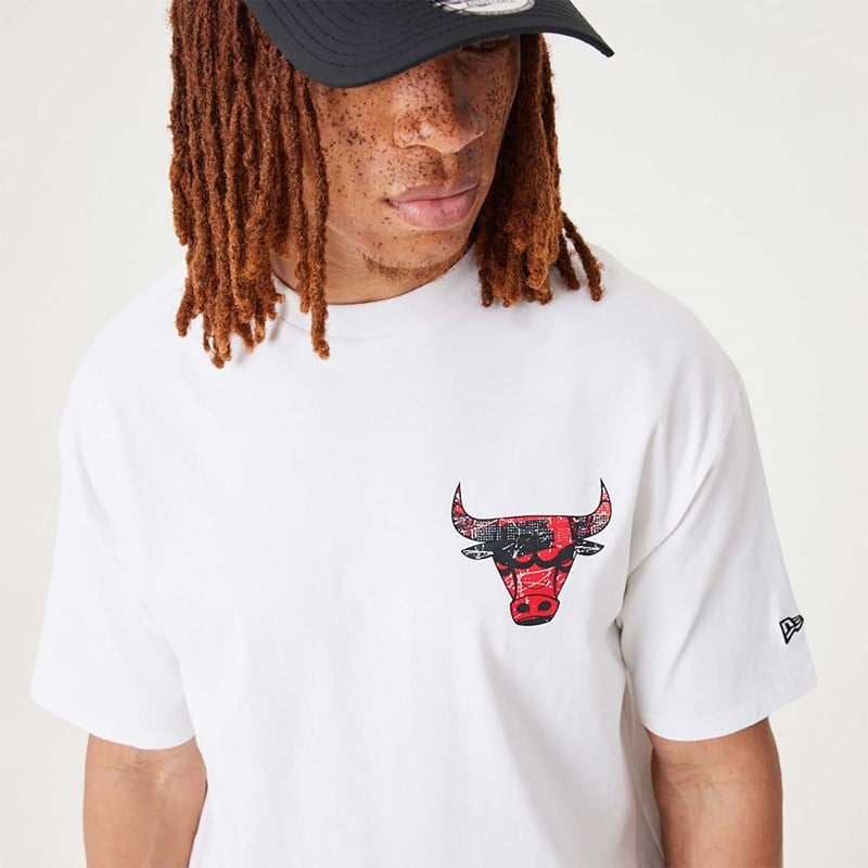 White New Era Chicago Bulls NBA Infill Team Logo Oversized T-Shirt | TSAE48329