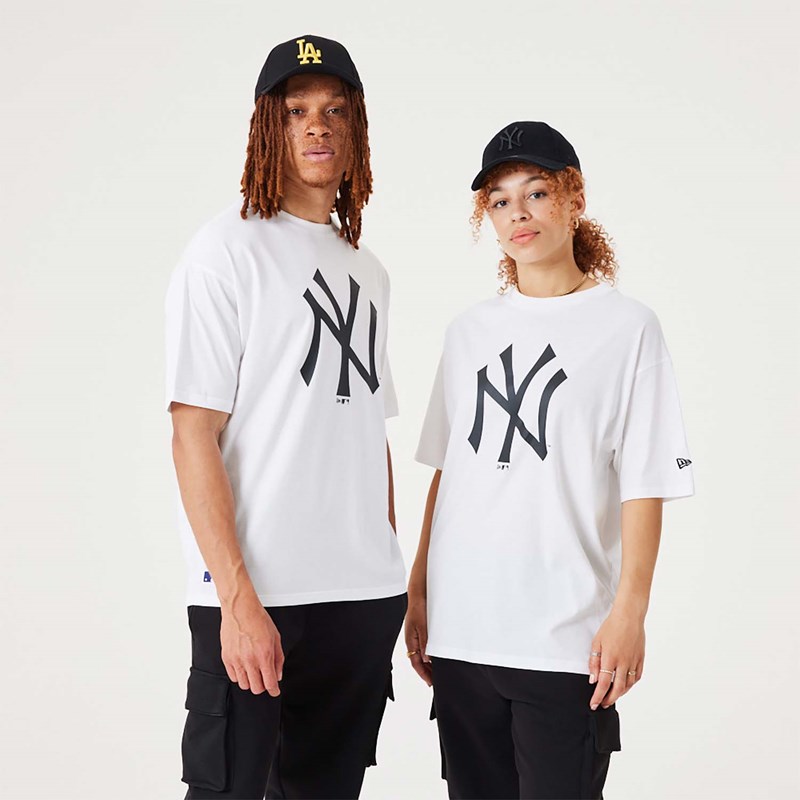 White New Era New York Yankees MLB League Essential Oversized T-Shirt | LBEP39716