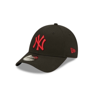 Black New Era New York Yankees League Essentials Adjustable Cap 9forty | KNCX53794